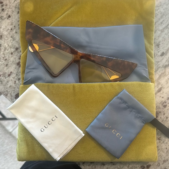 GUCCI
Geometric Crystal Sunglasses GG0430S Havana - Picture 14 of 15